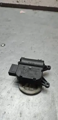Audi A4 S4 B7 8E 8H Air flap motor/actuator 0132801302 663827H 8E1820511C