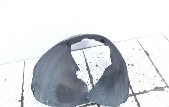 Front wheel arch liner splash guards