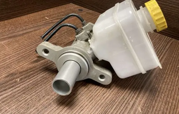 Master brake cylinder