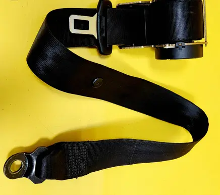 Volkswagen PASSAT B4 Rear seatbelt 040084