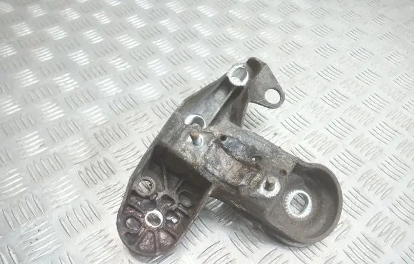 Volkswagen PASSAT B5.5 Engine mounting bracket