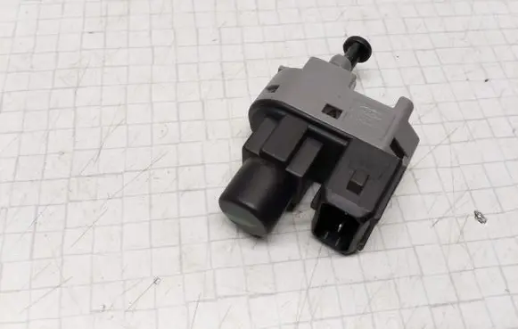 Ford Mondeo Mk III Brake pedal sensor switch 1S7T13480AA