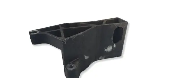 Volvo S60 Engine mounting bracket 