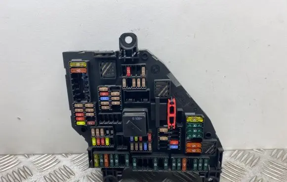 BMW 5 F10 F11 Fuse module 9234423