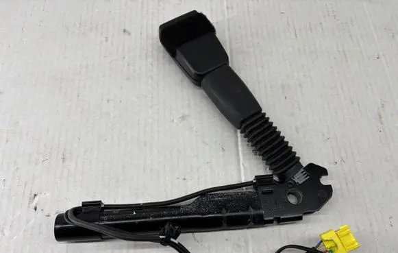 BMW 4 F32 F33 Front seatbelt buckle 7261946