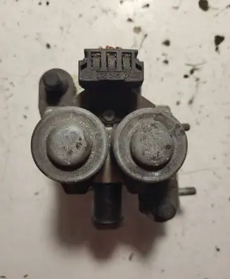 BMW X3 E83 Coolant heater control valve 0018303484