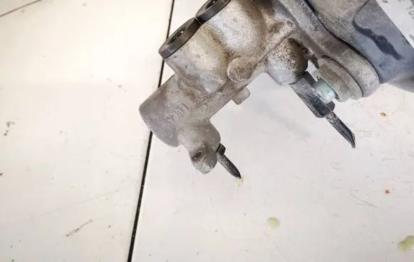 Volkswagen PASSAT B5 Master brake cylinder