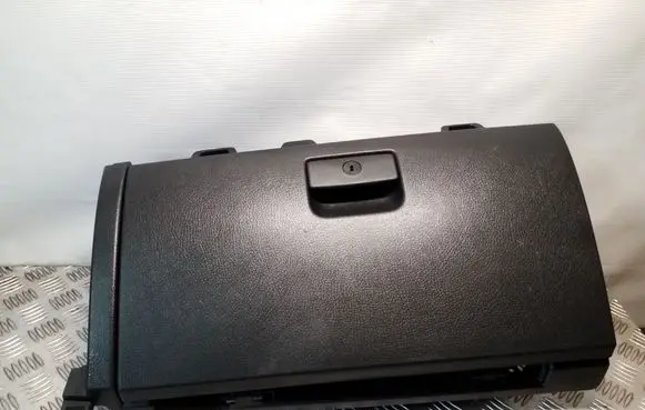 Glove box