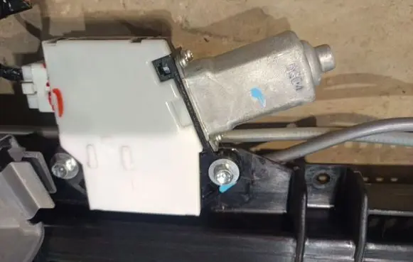 Mitsubishi Grandis Sunroof motor/actuator 