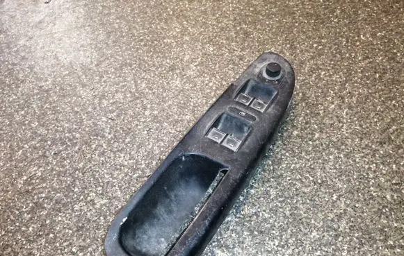 Volkswagen PASSAT B6 Electric window control switch 3C1867171 1K4959857