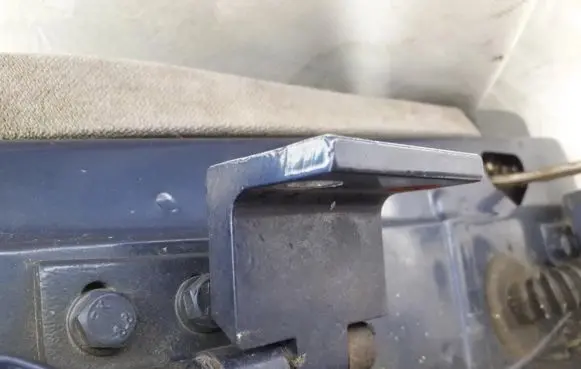 Peugeot 406 Rear door lower hinge
