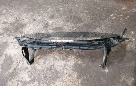 Mercedes-Benz R W251 Top upper radiator support slam panel 