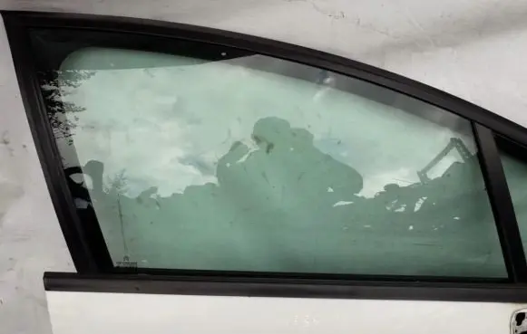 Citroen C4 I Front door window glass four-door