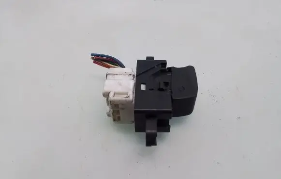 Nissan X-Trail T30 Electric window control switch