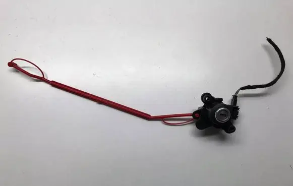 BMW 3 E46 Tailgate exterior lock 8196052