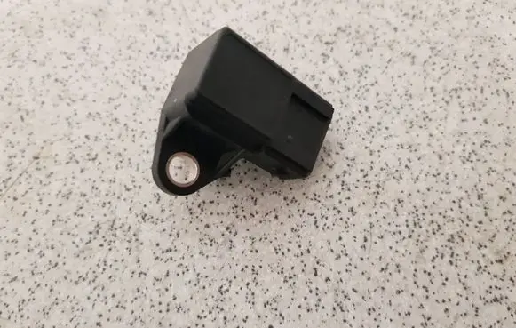 BMW 5 E39 Air pressure sensor 2246977