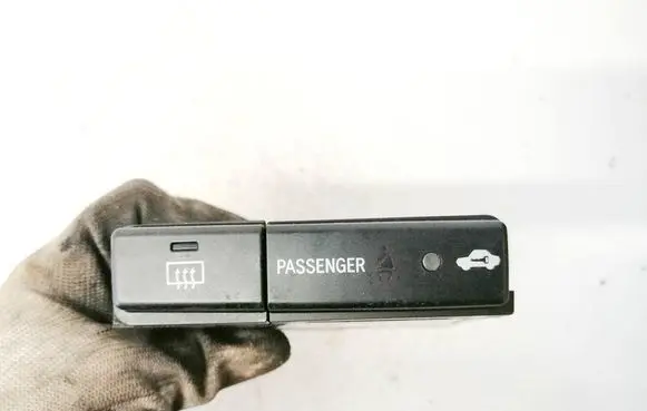Toyota Avensis T250 Windscreen/window heater switch 8479005130c 84790-05130-c