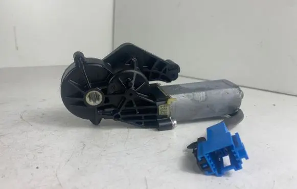 Mercedes-Benz R W251 Seat adjustment motor 0390203208 820591124
