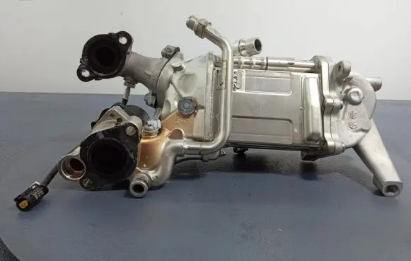 BMW 7 G11 G12 EGR valve cooler 8598309