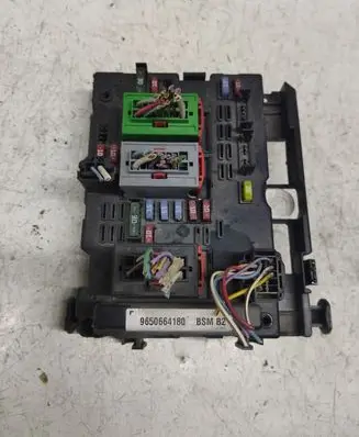 Peugeot 307 Fuse module 9650664180