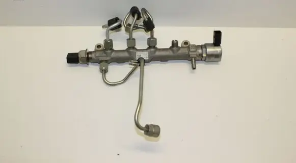 Audi A4 S4 B9 Fuel distributor 04L130764C 04L089G