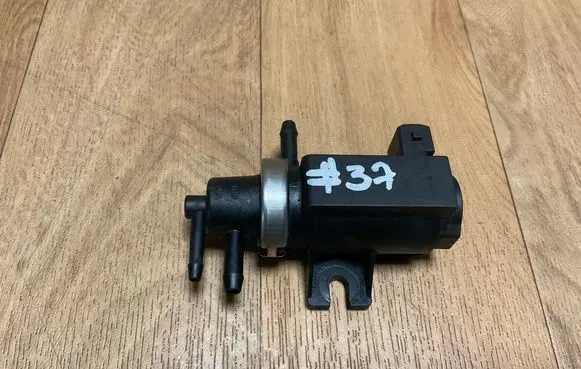 Volvo S40, V40 Turbo solenoid valve PA66GF35