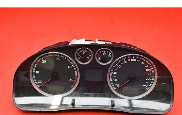 Volkswagen PASSAT B5.5 Speedometer (instrument cluster) 3B0920829A
