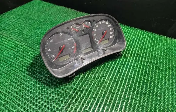 Volkswagen Golf IV Speedometer (instrument cluster) 1J0920826C 0263637063
