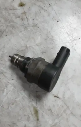 Audi Q7 4L Fuel pressure regulator 057130764AE 7069001870