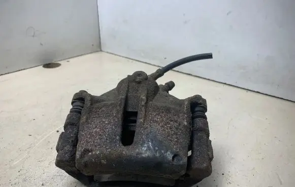 Ford Mondeo Mk III Front brake caliper