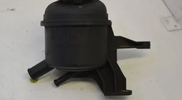 Mercedes-Benz C W203 Power steering fluid tank/reservoir A2034600083