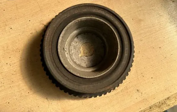 Opel Tigra A Crankshaft pulley 90502115