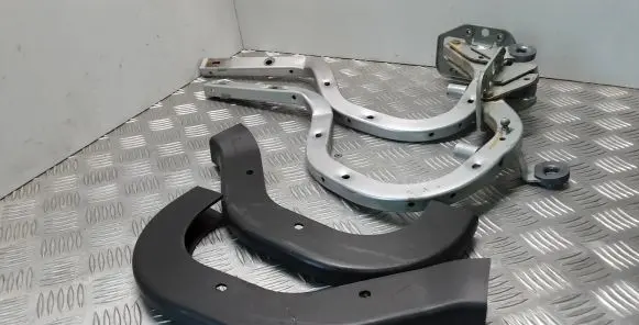 Jaguar S-Type Tailgate/trunk/boot hinge