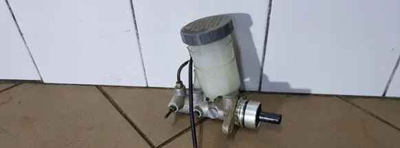 Suzuki Jimny Master brake cylinder