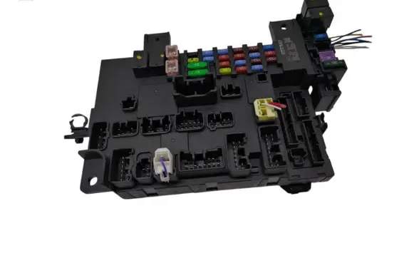 Mitsubishi Outlander Fuse module 8637B687 10R057749 C8637011A