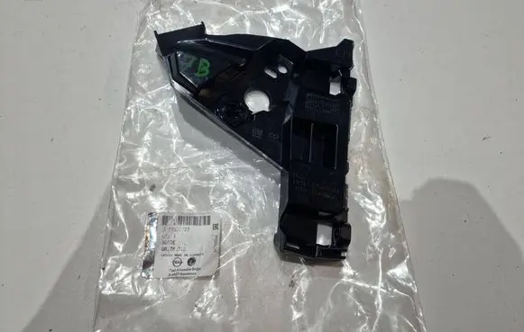 Opel Cascada Front bumper mounting bracket 39059727 495048501