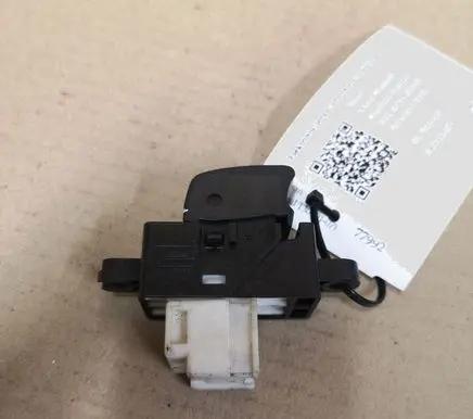 Nissan X-Trail T30 Electric window control switch 4729Z
