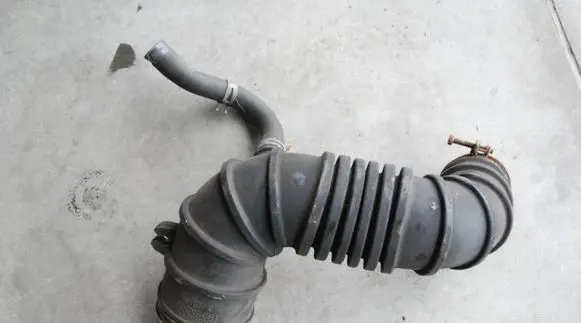 Mitsubishi Pajero Turbo air intake inlet pipe/hose 170KM