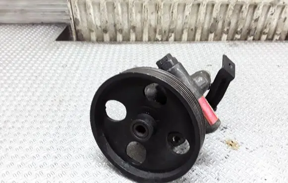 Renault Megane II Power steering pump 8200071050