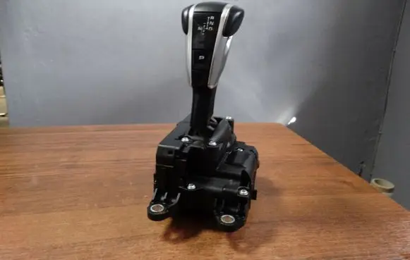 Porsche Cayenne (9Y0 9Y3) Gear shifter/selector 9Y0713041C
