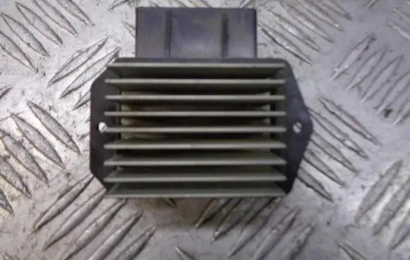 Toyota Avensis T250 Heater blower fan relay 499300-2121