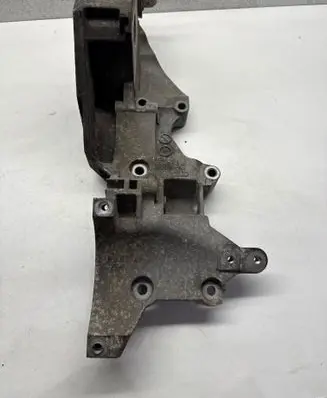 Volkswagen PASSAT B7 Generator/alternator bracket 03L903143Q