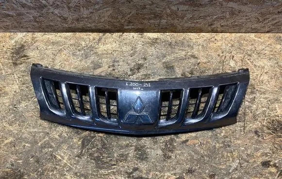Mitsubishi L200 Front grill 7450A953