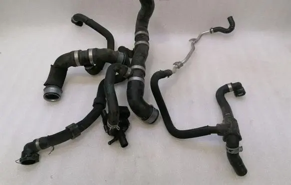 Mercedes-Benz SL R231 Engine coolant pipe/hose A2315013282
