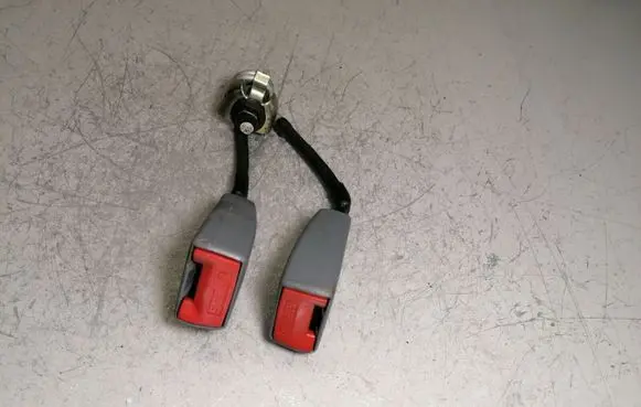 Citroen C5 Middle seatbelt buckle (rear) 33013593