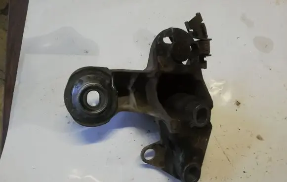 Audi A6 S6 C5 4B Engine mounting bracket 4B0199352