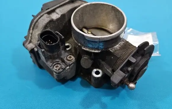 Volkswagen PASSAT B5.5 Throttle body valve 058133063M IMPRK1596587
