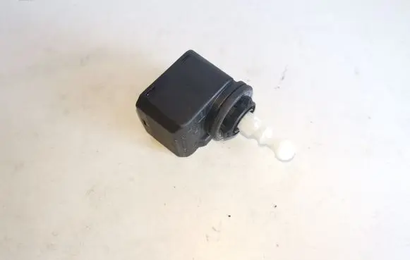 Headlight level adjustment motor