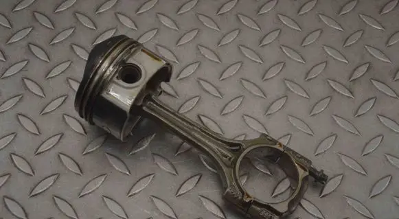 Volkswagen Golf V Piston 130705202043