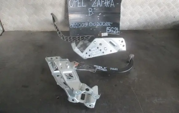 Opel Zafira B Clutch pedal 13192503